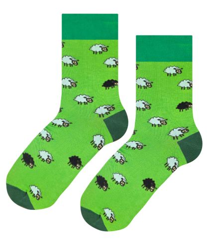 По чорапи – „Броя овце… и заспивам“ 🐑💤